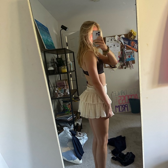 Flowy off white skirt - Picture 2 of 3